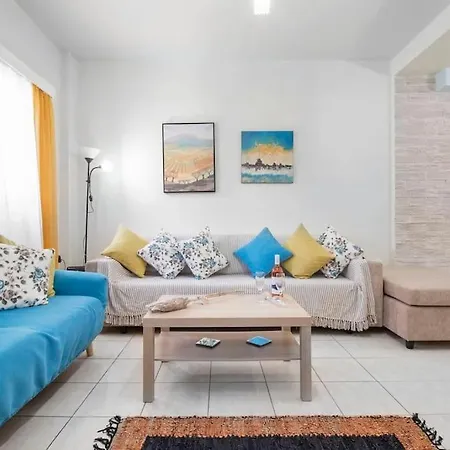 Cozy Corner Near Centre Apartment *