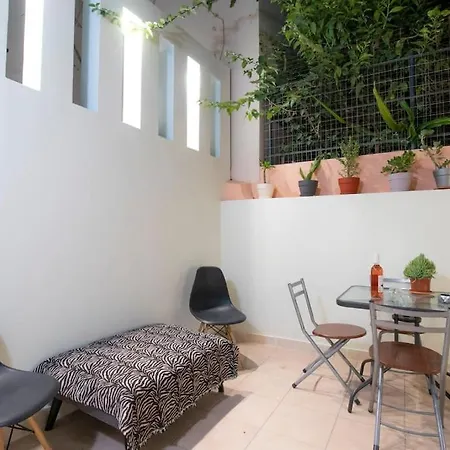 Cozy Corner Near Centre